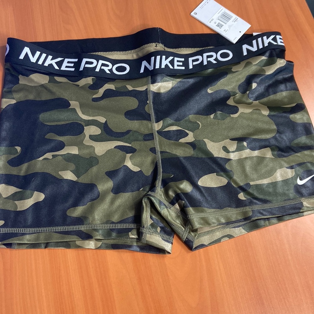 New with Tags Nike Pro Women's Dri-Fit 3" Camo Shorts Size XXL